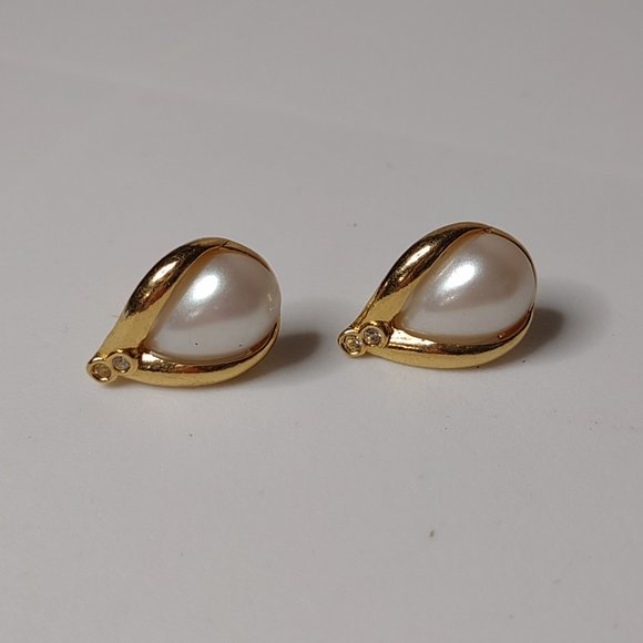 Gold Tone Teardrop Shaped Avon Earrings - Picture 1 of 12